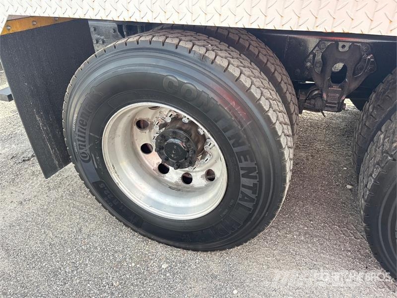 Kenworth T370 Veepaagiga autod