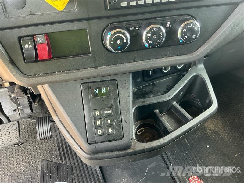 Kenworth T380 4x2 Van Truck 厢式货车