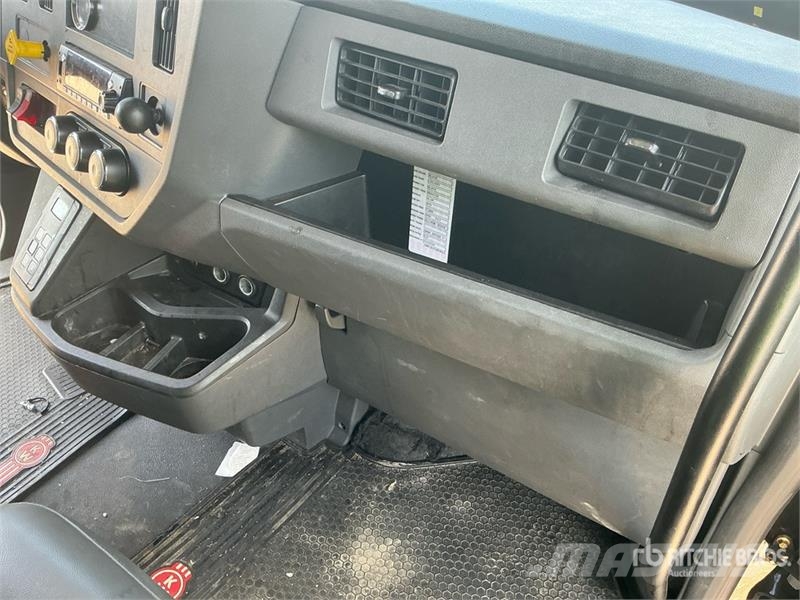Kenworth T380 4x2 Van Truck 厢式货车