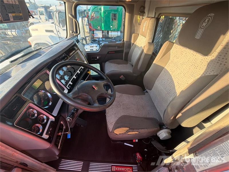 Kenworth T400 4x2 Flatbed Truck Platformas/izkraušana no sāniem
