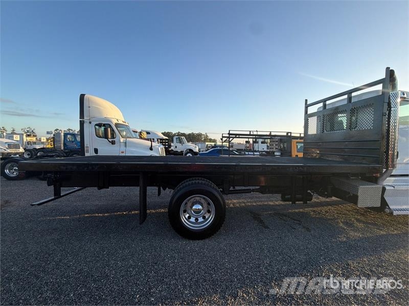 Kenworth T400 4x2 Flatbed Truck Platformas/izkraušana no sāniem