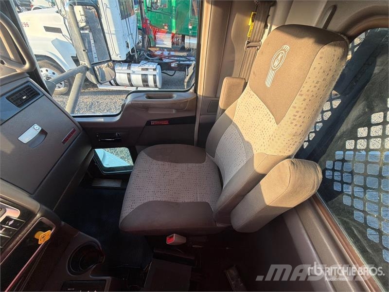 Kenworth T400 4x2 Flatbed Truck Platformas/izkraušana no sāniem