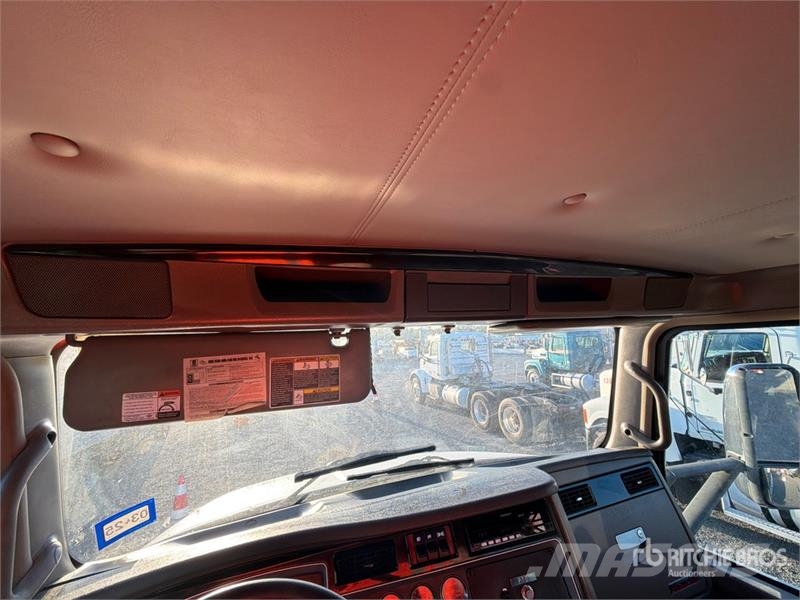 Kenworth T400 4x2 Flatbed Truck Platformas/izkraušana no sāniem