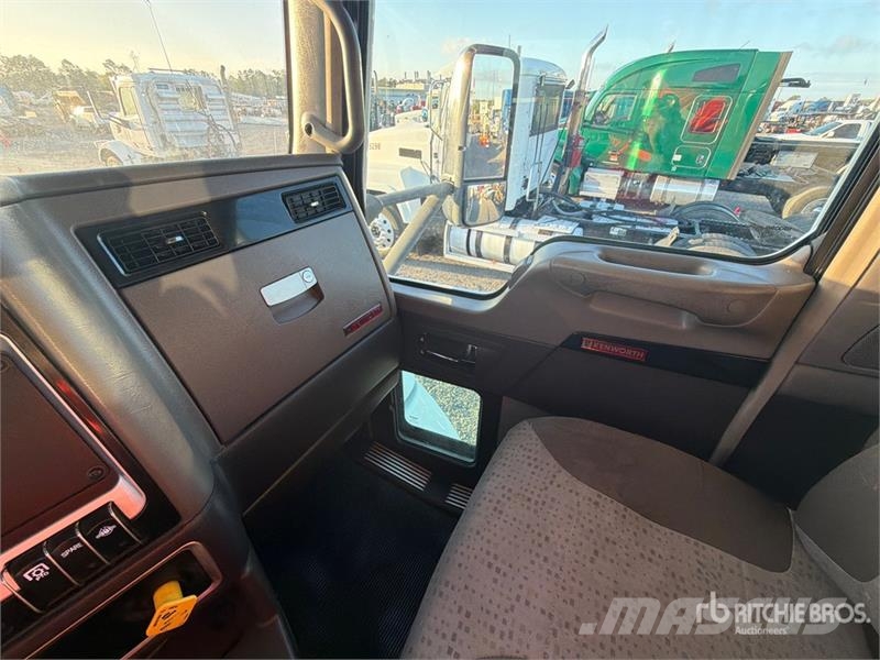 Kenworth T400 4x2 Flatbed Truck Platformas/izkraušana no sāniem