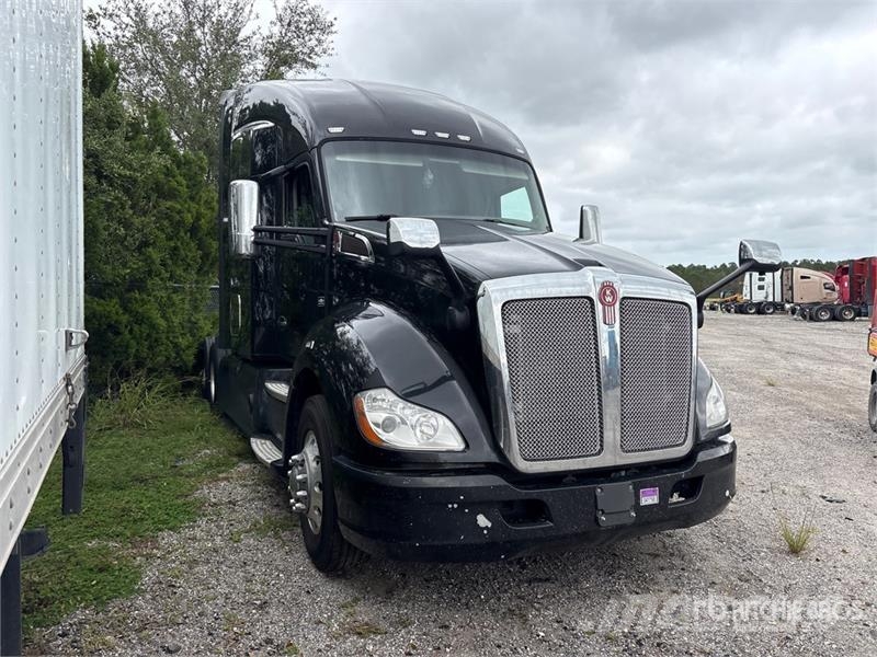 Kenworth T600 Trekkers