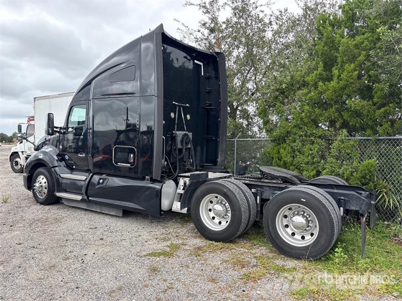 Kenworth T600 Trekkers