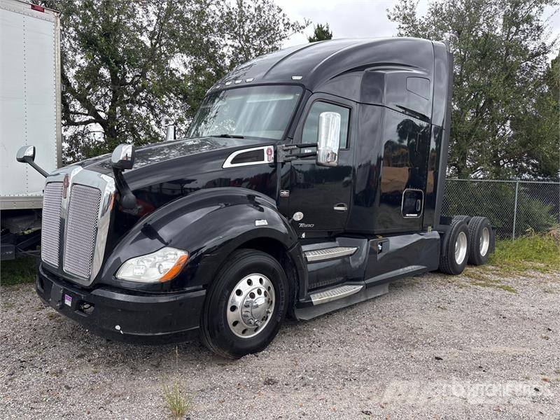 Kenworth T600 Trekkers