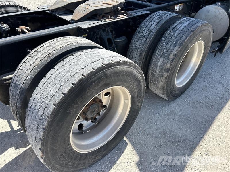 Kenworth T680 Naudoti vilkikai