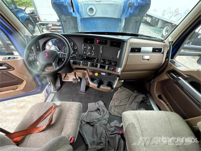 Kenworth T680 Autotractoare