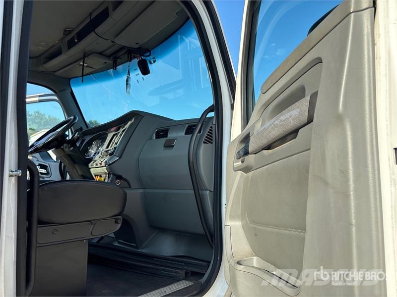 Kenworth T680 4x2 S/A Day Cab Truck Tractor Prime Movers