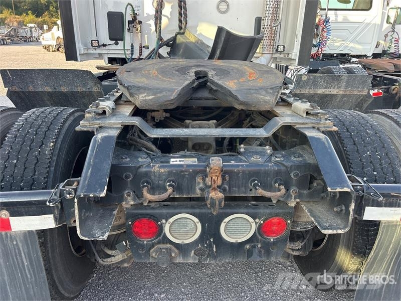 Kenworth T680 4x2 S/A Day Cab Truck Tractor 牵引车