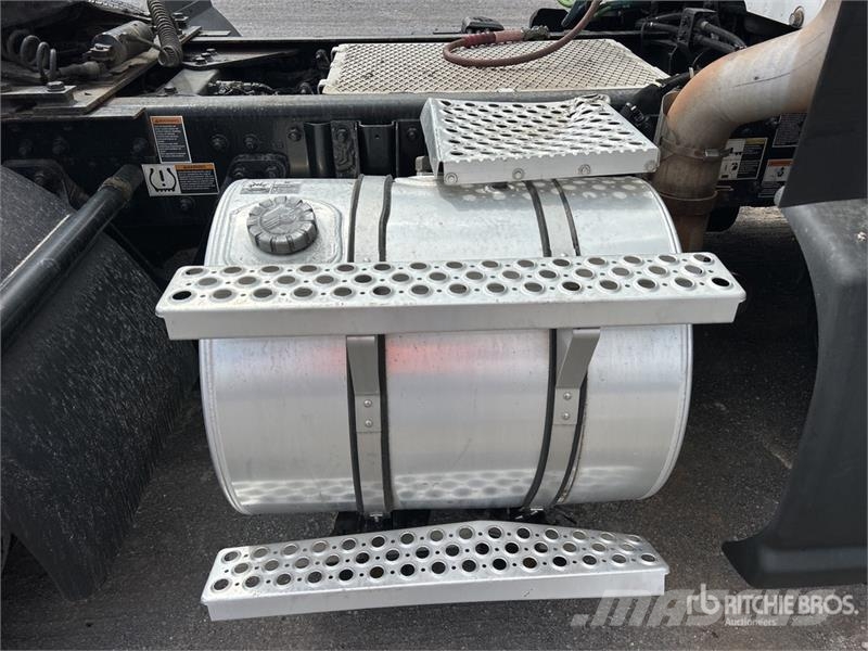 Kenworth T680 4x2 S/A Day Cab Truck Tractor Sattelzugmaschinen
