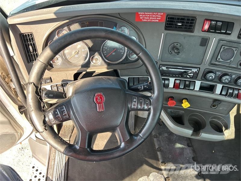 Kenworth T680 4x2 S/A Day Cab Truck Tractor Tractor Units