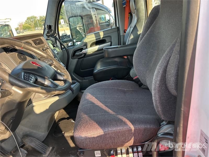 Kenworth T680 4x2 S/A Day Cab Truck Tractor 牵引车