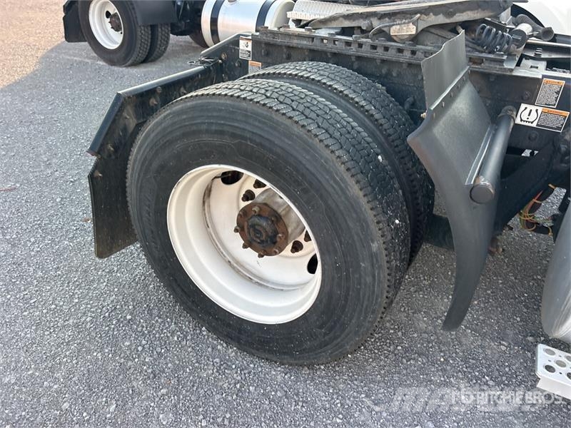 Kenworth T680 4x2 S/A Day Cab Truck Tractor 牵引车