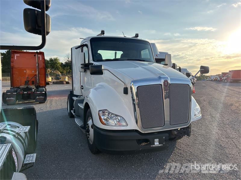 Kenworth T680 4x2 S/A Day Cab Truck Tractor 牵引车