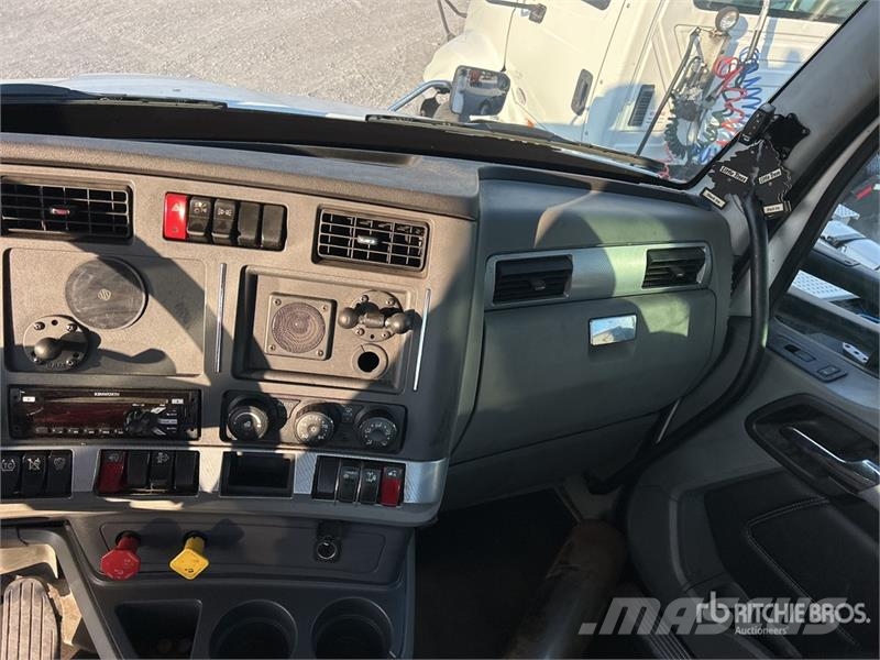Kenworth T680 4x2 S/A Day Cab Truck Tractor 牵引车