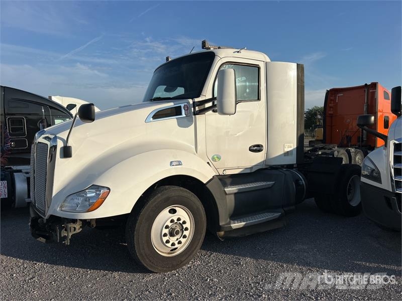Kenworth T680 4x2 S/A Day Cab Truck Tractor 牵引车