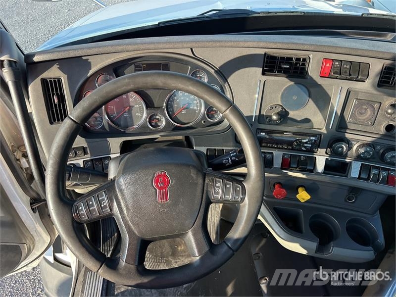 Kenworth T680 4x2 S/A Day Cab Truck Tractor 牵引车