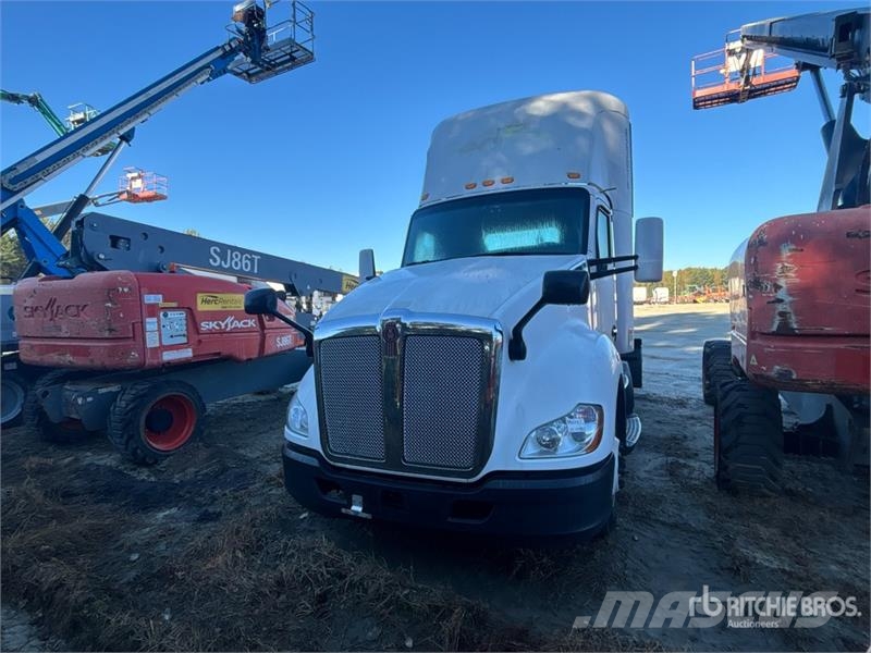 Kenworth T680 4x2 S/A Day Cab Truck Tractor (Inoperable) Sattelzugmaschinen