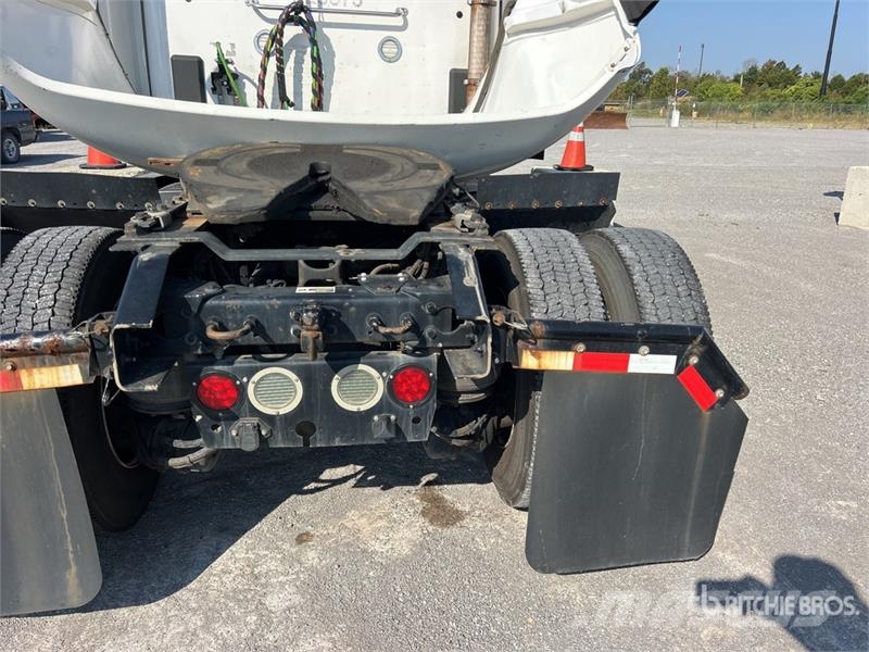 Kenworth T680 4x2 S/A Day Cab Truck Tractor Tractor Units