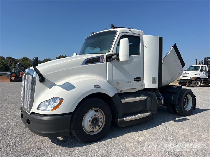Kenworth T680 4x2 S/A Day Cab Truck Tractor Tractor Units