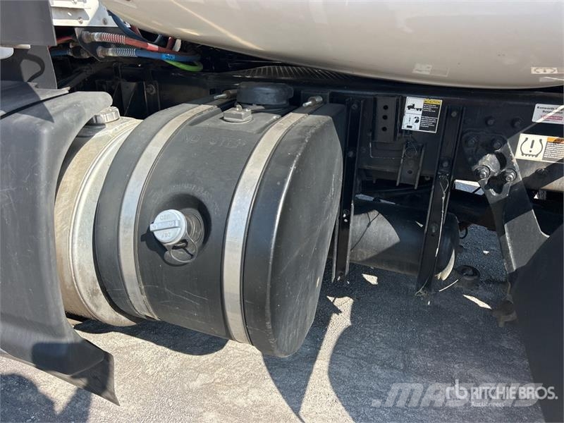 Kenworth T680 4x2 S/A Day Cab Truck Tractor Tractor Units