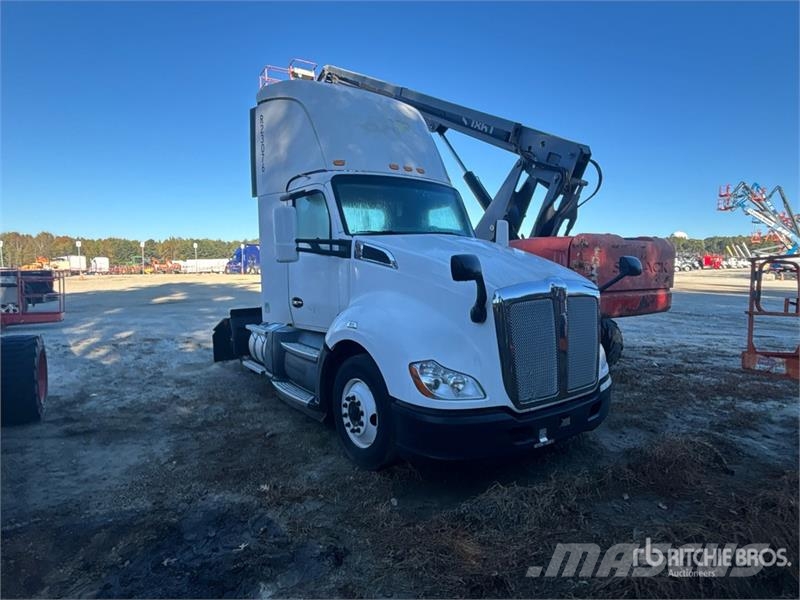 Kenworth T680 4x2 S/A Day Cab Truck Tractor (Inoperable) Sattelzugmaschinen