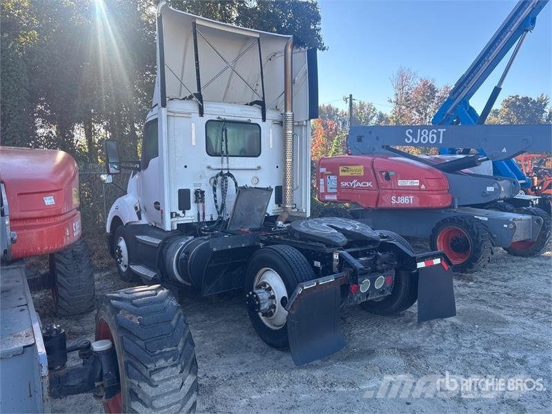 Kenworth T680 4x2 S/A Day Cab Truck Tractor (Inoperable) Sattelzugmaschinen