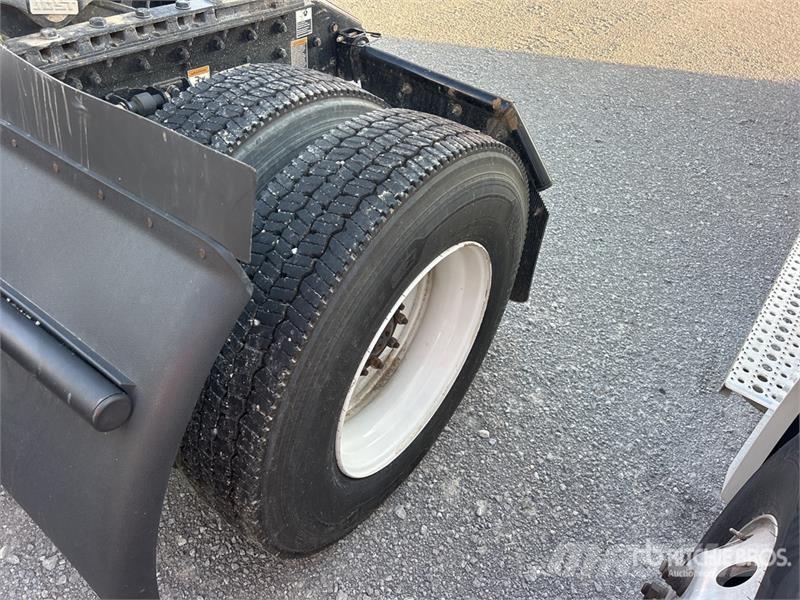Kenworth T680 4x2 S/A Day Cab Truck Tractor 牵引车