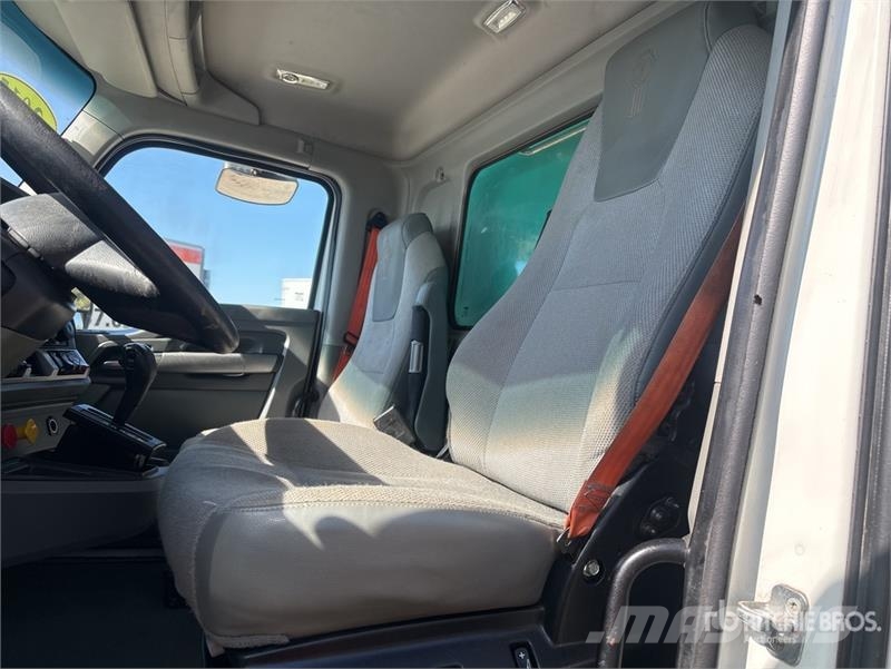 Kenworth T680 6x4 T/A Dump Truck Tipper trucks