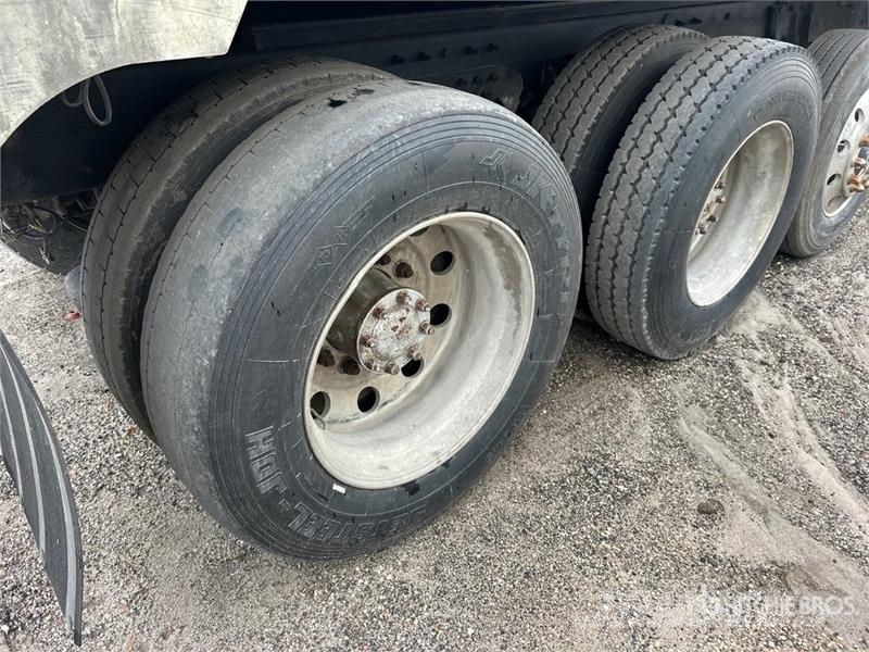 Kenworth T800 Pašizgāzējs