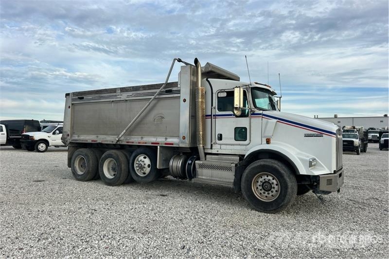 Kenworth T800 Savivarčių priekabų vilkikai