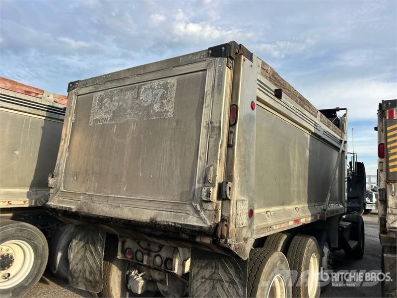 Kenworth T800 Savivarčių priekabų vilkikai