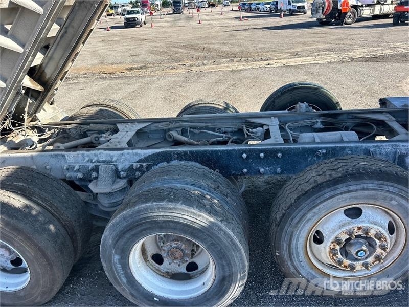 Kenworth T800 Savivarčių priekabų vilkikai