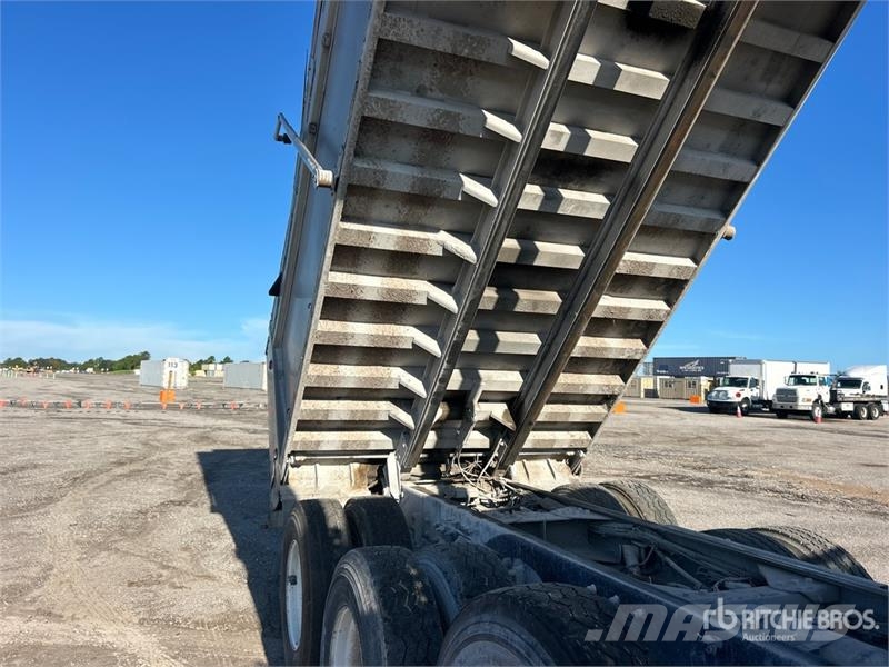Kenworth T800 Savivarčių priekabų vilkikai