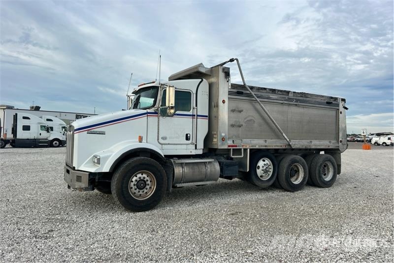 Kenworth T800 Savivarčių priekabų vilkikai