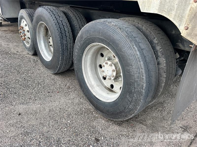 Kenworth T800 Pašizgāzējs