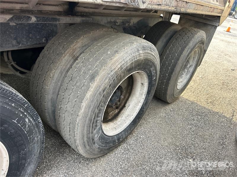 Kenworth T800 Savivarčių priekabų vilkikai