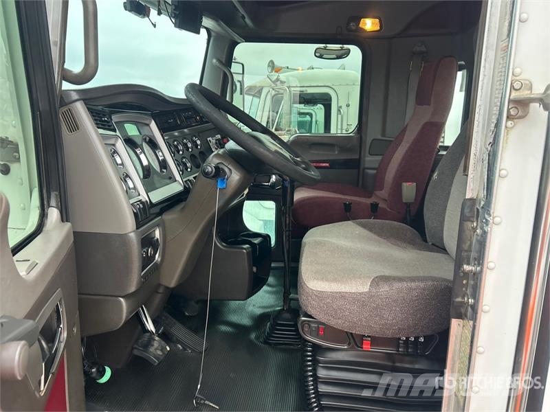 Kenworth T800 شاحنات لوادر