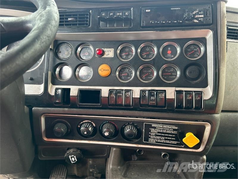 Kenworth T800 Savivarčių priekabų vilkikai