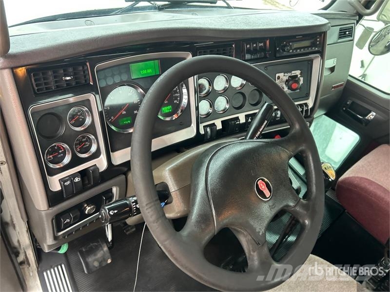 Kenworth T800 شاحنات لوادر