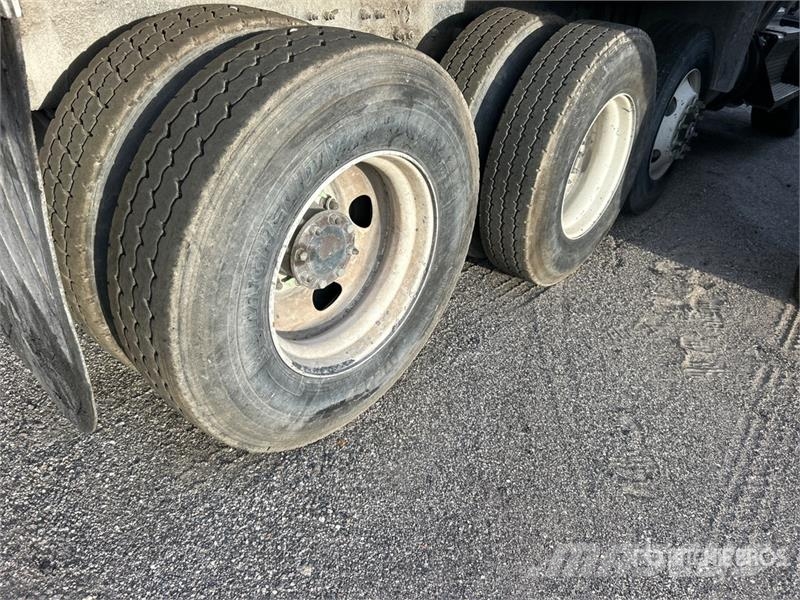Kenworth T800 Savivarčių priekabų vilkikai