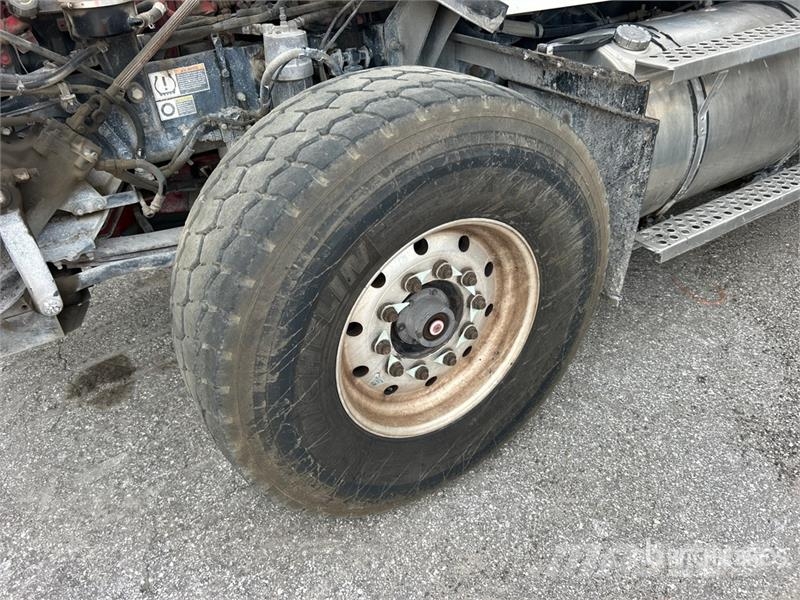 Kenworth T800 Savivarčių priekabų vilkikai