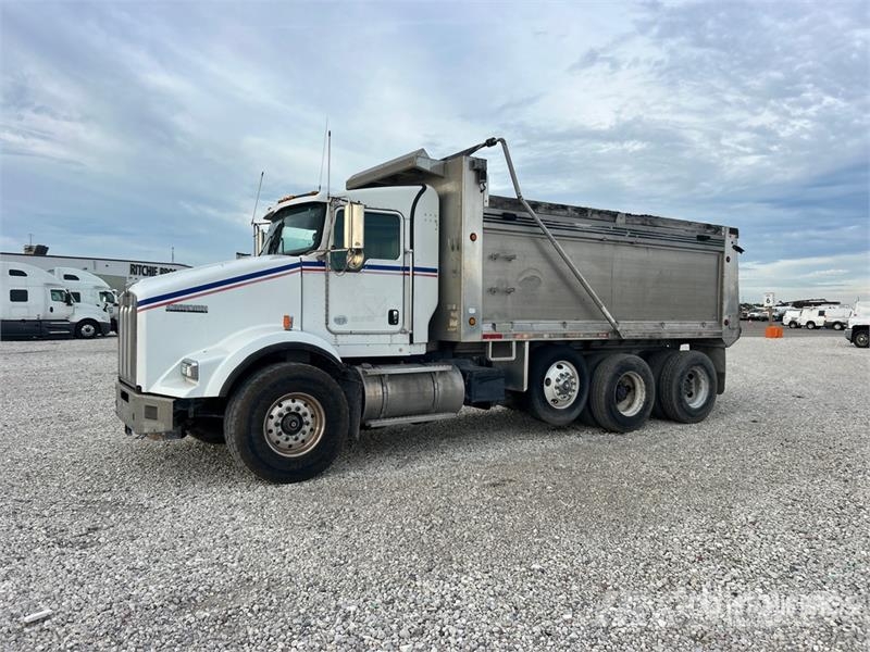 Kenworth T800 Savivarčių priekabų vilkikai