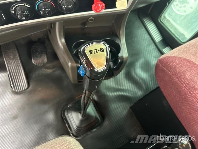 Kenworth T800 شاحنات لوادر