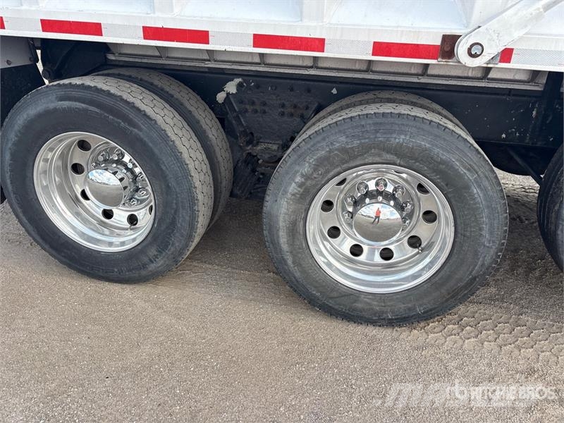Kenworth T800 شاحنات قلابة