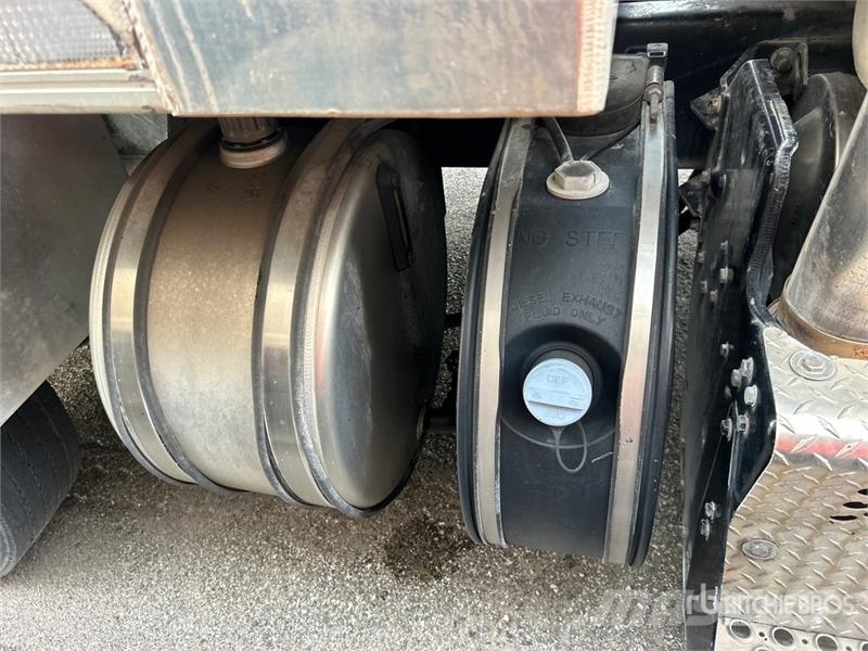 Kenworth T800 Savivarčių priekabų vilkikai