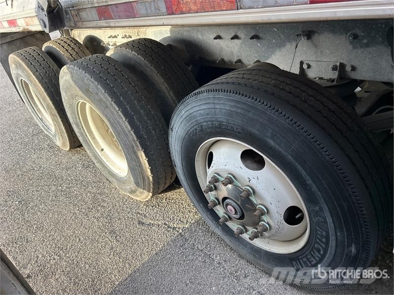 Kenworth T800 Savivarčių priekabų vilkikai