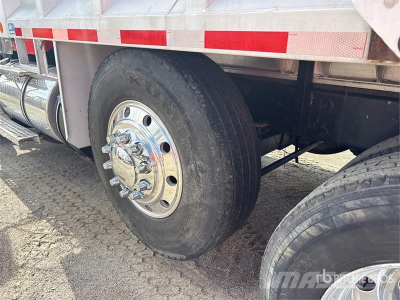 Kenworth T800 شاحنات قلابة